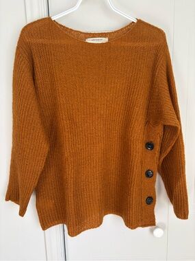 🇫🇷 🍁 Button-Side Crewneck Sweater